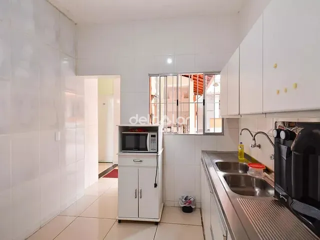 Casa com 360m² 8 quartos e 5 banheiros, para alugar, no bairro Sagrada Família em Belo Horizonte