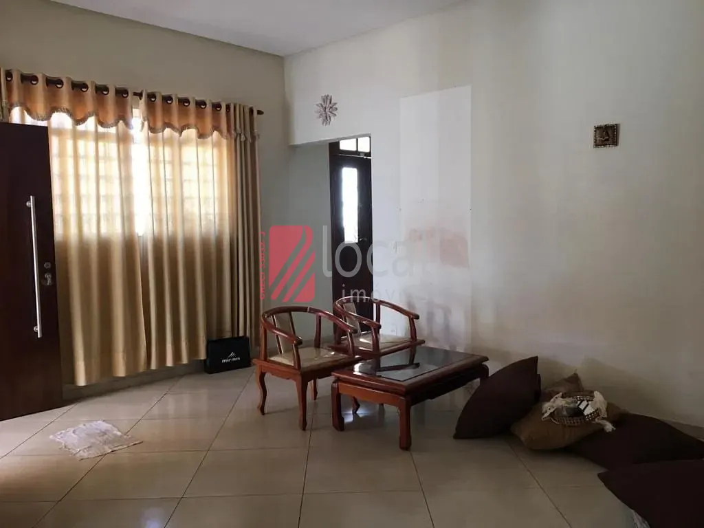 Casa com 3 quartos à venda, 365m² — foto 2 de 19