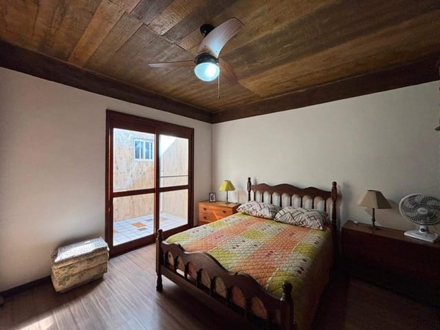 Casa 2 quartos e 2 banheiros, à venda, no bairro Areal em Pelotas