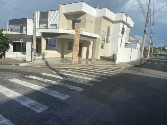 Casa 3 quartos e 3 banheiros, à venda, no bairro Morada dos Nobres em Taubaté
