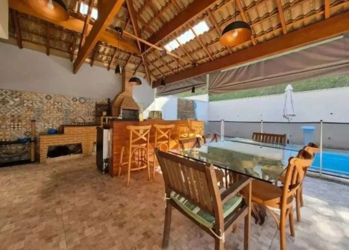 Casa, 4 quartos, 136 m² - Foto 1