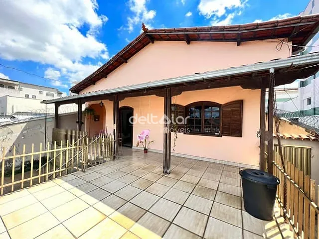Casa com 360m² 5 quartos e 2 banheiros, à venda, no bairro Planalto em Belo Horizonte