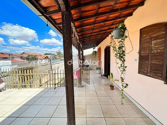 Casa com 360m² 5 quartos e 2 banheiros, à venda, no bairro Planalto em Belo Horizonte
