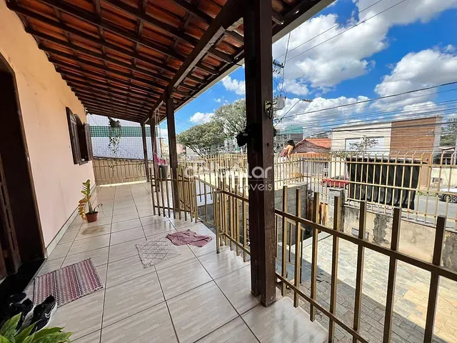 Casa com 360m² 5 quartos e 2 banheiros, à venda, no bairro Planalto em Belo Horizonte
