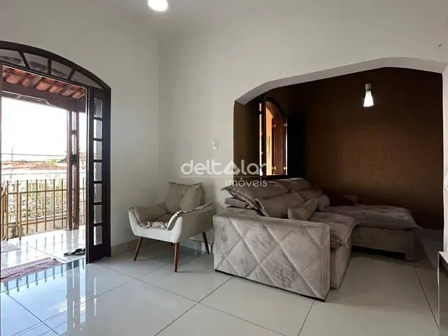Casa com 360m² 5 quartos e 2 banheiros, à venda, no bairro Planalto em Belo Horizonte