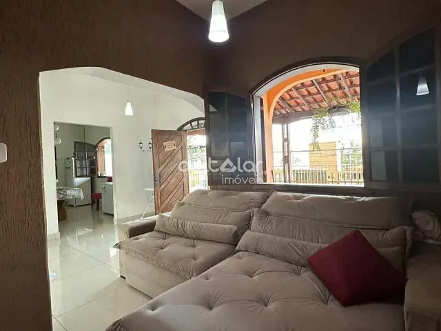 Casa com 360m² 5 quartos e 2 banheiros, à venda, no bairro Planalto em Belo Horizonte
