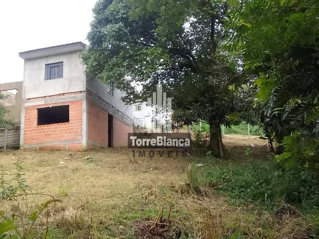 Casa com 675m² 2 quartos e 1 banheiro, à venda, no bairro Uvaranas em Ponta Grossa
