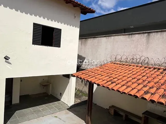 Casa com 225m² 4 quartos e 3 banheiros, para alugar, no bairro Ouro Preto em Belo Horizonte