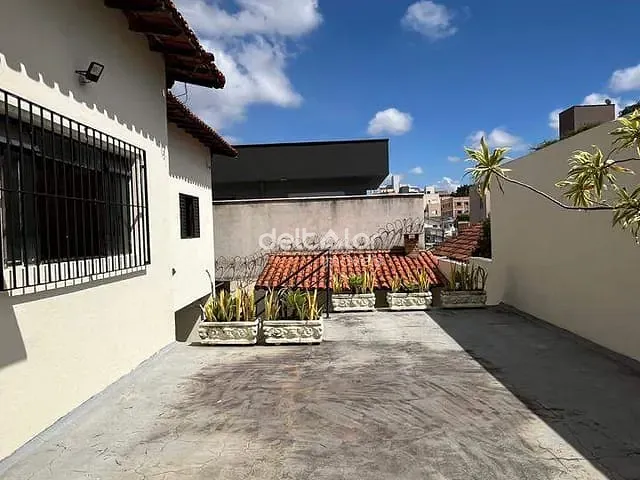 Casa com 225m² 4 quartos e 3 banheiros, para alugar, no bairro Ouro Preto em Belo Horizonte