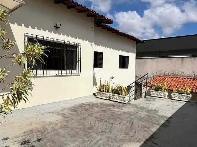 Casa com 225m² 4 quartos e 3 banheiros, para alugar, no bairro Ouro Preto em Belo Horizonte