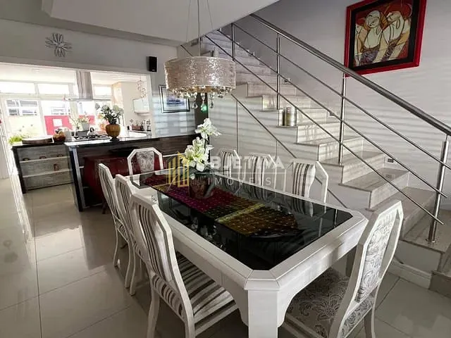 Casa 3 quartos e 4 banheiros, à venda, no bairro Sarandi em Porto Alegre