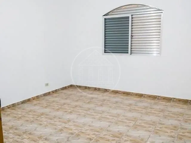 Casa com 250m² 5 quartos e 3 banheiros, para alugar, no bairro Jardim Lucélia em São Paulo