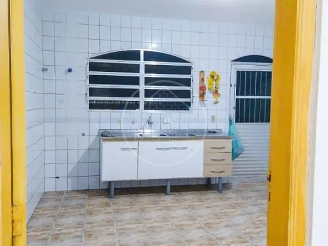 Casa com 250m² 5 quartos e 3 banheiros, para alugar, no bairro Jardim Lucélia em São Paulo