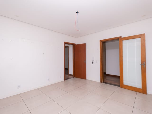 Casa 3 quartos e 4 banheiros, à venda, no bairro Laranjal em Pelotas