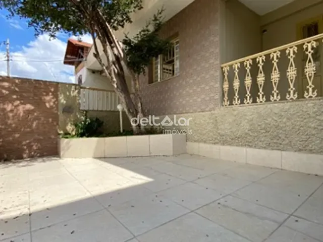 Casa com 360m² 4 quartos e 3 banheiros, para alugar, no bairro São Luiz em Belo Horizonte