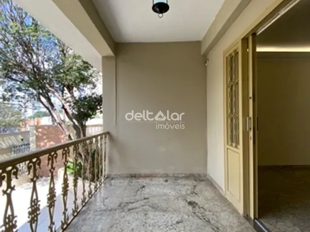 Casa com 360m² 4 quartos e 3 banheiros, para alugar, no bairro São Luiz em Belo Horizonte