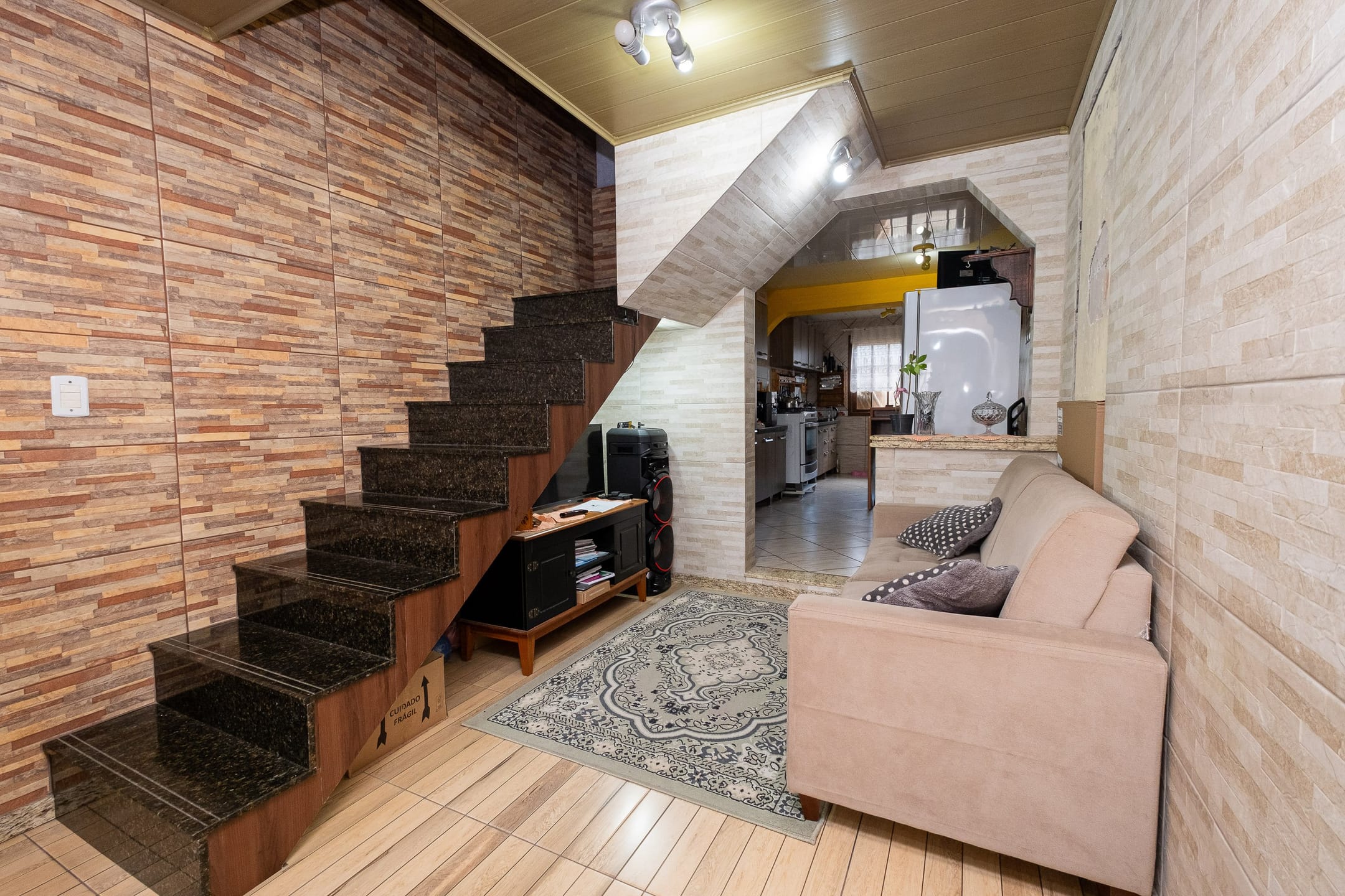 Casa à venda no Jardim das Tradições, Areal – 100 m², 2 quartos (sendo 1 suíte), sacada e laje para terceiro piso.
