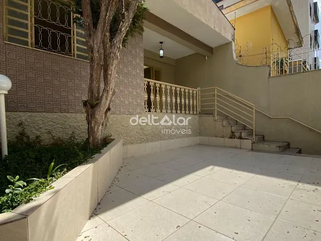 Casa com 360m² 4 quartos e 3 banheiros, à venda, no bairro São Luiz em Belo Horizonte