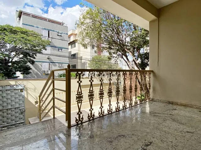 Casa com 360m² 4 quartos e 3 banheiros, à venda, no bairro São Luiz em Belo Horizonte
