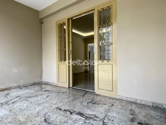 Casa com 360m² 4 quartos e 3 banheiros, à venda, no bairro São Luiz em Belo Horizonte