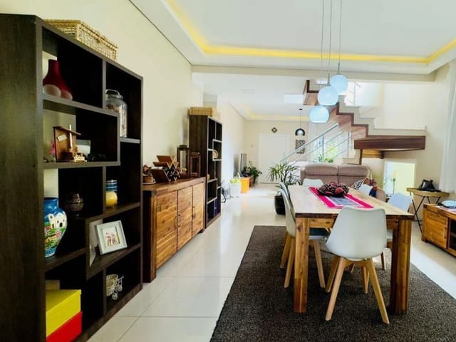 Casa com 375m² 4 quartos e 5 banheiros, à venda, no bairro Urbanova em São José dos Campos
