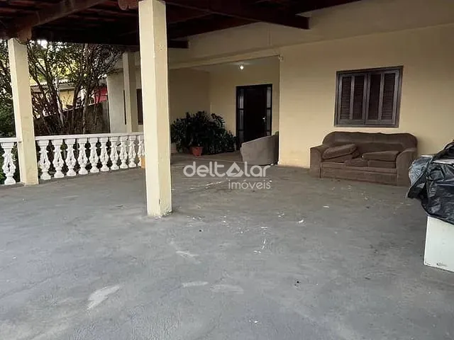 Casa com 263m² 3 quartos e 2 banheiros, para alugar, no bairro Céu Azul em Belo Horizonte