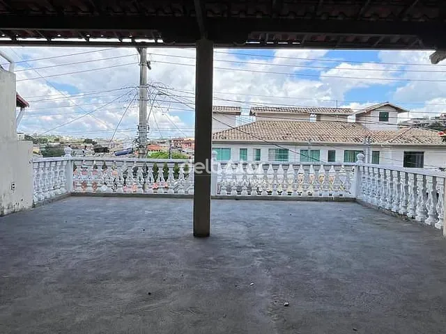 Casa com 263m² 3 quartos e 2 banheiros, para alugar, no bairro Céu Azul em Belo Horizonte