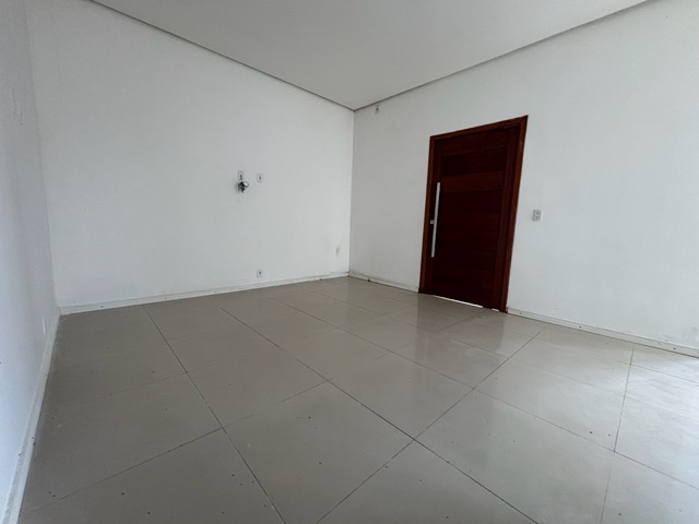 Casa com 250m² 2 quartos e 1 banheiro, à venda, no bairro Laranjal em Pelotas