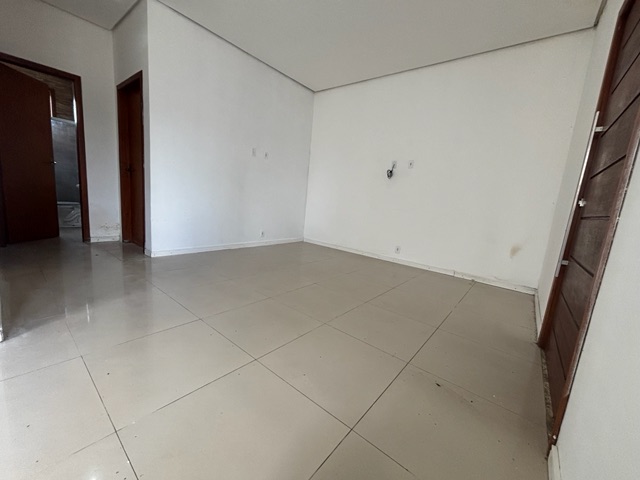 Casa com 250m² 2 quartos e 1 banheiro, à venda, no bairro Laranjal em Pelotas
