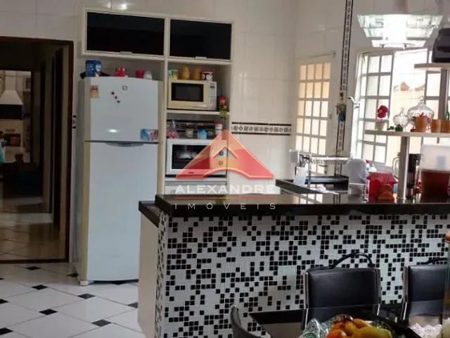 Casa com 150m² 4 quartos e 3 banheiros, à venda, no bairro Vila Industrial em São José dos Campos