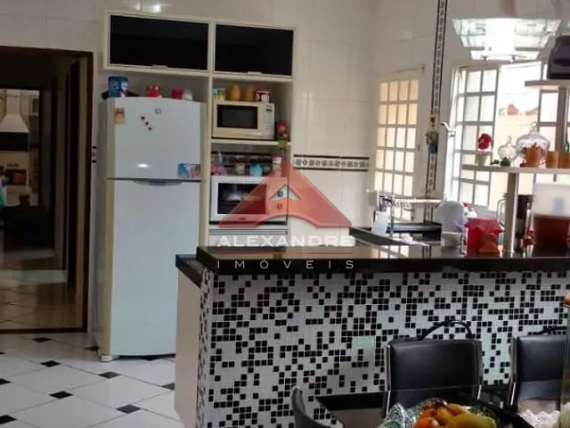 Casa com 150m² 4 quartos e 3 banheiros, à venda, no bairro Vila Industrial em São José dos Campos