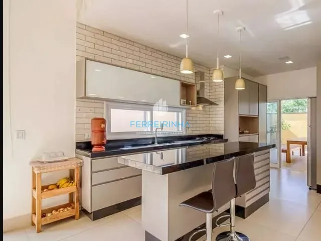 Casa com 250m² 3 quartos e 1 banheiro, à venda, no bairro Urbanova em São José dos Campos