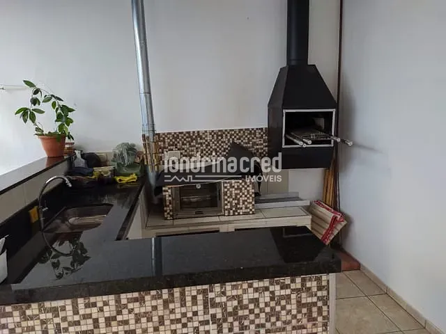 Casa com 250m² 4 quartos e 4 banheiros, à venda, no bairro Santa Mônica em Londrina