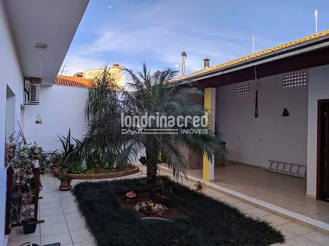 Casa com 250m² 4 quartos e 4 banheiros, à venda, no bairro Santa Mônica em Londrina
