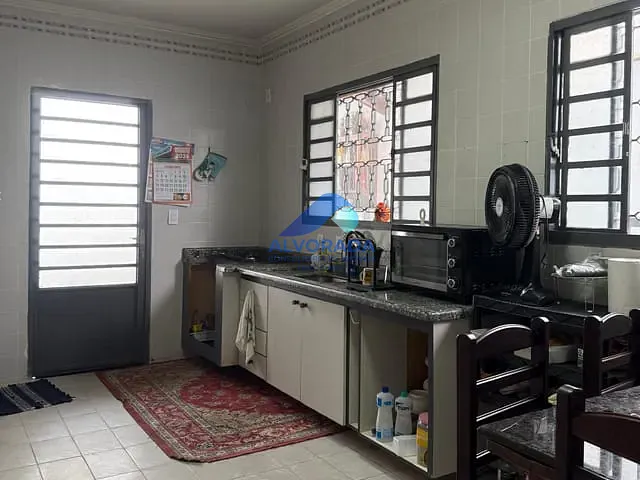 Casa com 250m² 3 quartos e 2 banheiros, à venda, no bairro Jardim das Indústrias em São José dos Campos