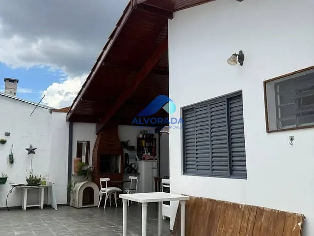 Casa com 250m² 3 quartos e 2 banheiros, à venda, no bairro Jardim das Indústrias em São José dos Campos