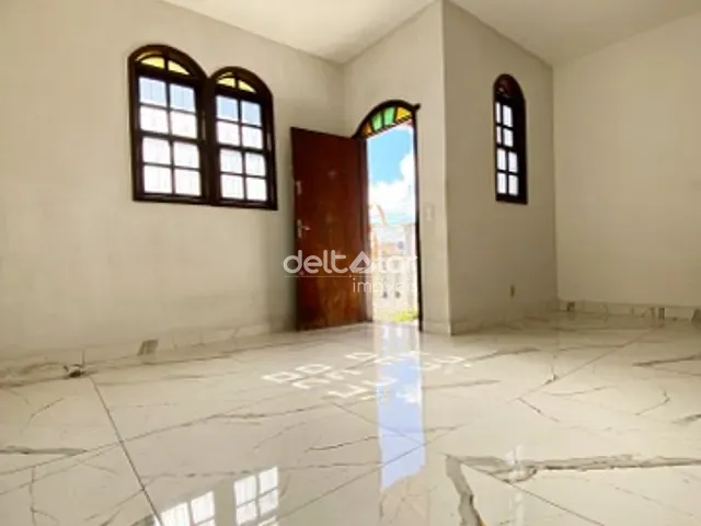 Casa com 360m² 3 quartos e 2 banheiros, para alugar, no bairro Planalto em Belo Horizonte
