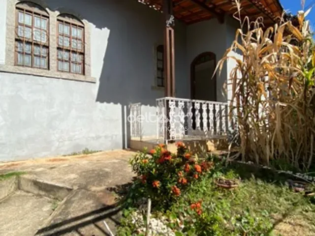 Casa com 360m² 3 quartos e 2 banheiros, para alugar, no bairro Planalto em Belo Horizonte