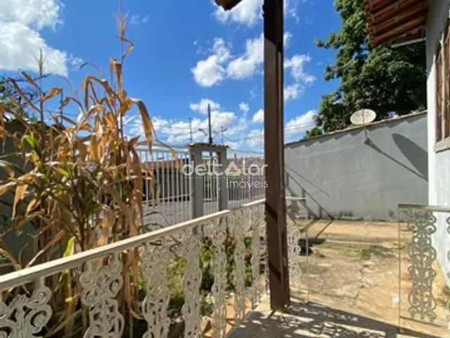 Casa com 360m² 3 quartos e 2 banheiros, para alugar, no bairro Planalto em Belo Horizonte