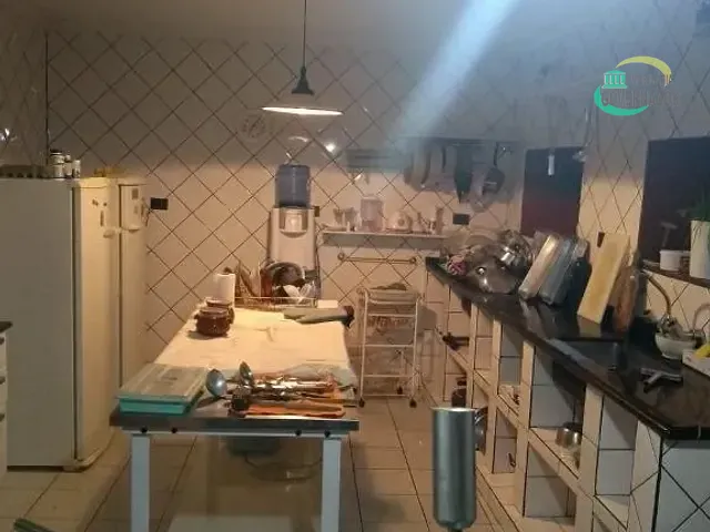 Casa com 900m² 5 quartos e 4 banheiros, à venda, no bairro Centro em Pocinhos do Rio Verde