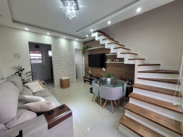 Casa com 81m² 2 quartos e 2 banheiros, à venda, no bairro Água Espraiada (Caucaia do Alto) em Cotia