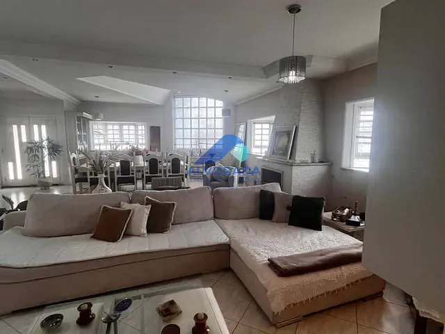 Casa com 840m² 3 quartos e 5 banheiros, à venda ou para alugar, no bairro Jardim Altos de Santana II em Jacareí