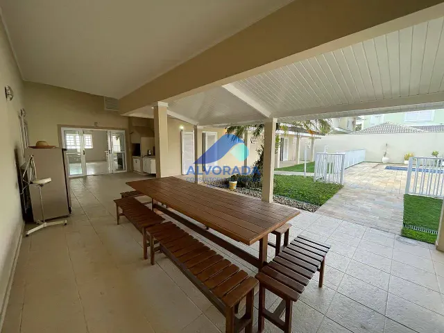 Casa com 840m² 3 quartos e 5 banheiros, à venda ou para alugar, no bairro Jardim Altos de Santana II em Jacareí