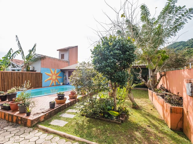 Casa com 470m² 4 quartos e 3 banheiros, à venda, no bairro Canasvieiras em Florianópolis