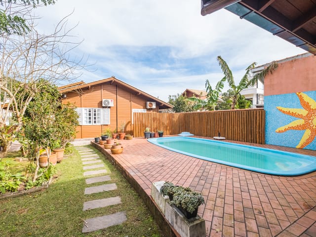 Casa com 470m² 4 quartos e 3 banheiros, à venda, no bairro Canasvieiras em Florianópolis