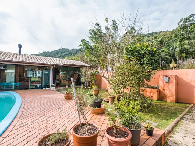 Casa com 470m² 4 quartos e 3 banheiros, à venda, no bairro Canasvieiras em Florianópolis