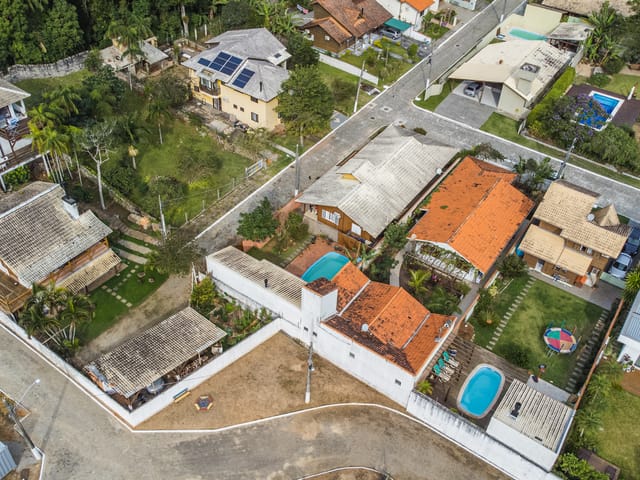 Casa com 470m² 4 quartos e 3 banheiros, à venda, no bairro Canasvieiras em Florianópolis