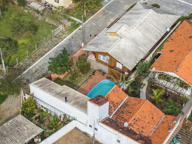 Casa com 470m² 4 quartos e 3 banheiros, à venda, no bairro Canasvieiras em Florianópolis