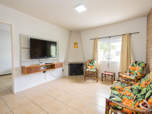 Foto do Casa - Casa Mobiliada com Piscina e 2 Dormitórios no Laranjal – Conforto, Lazer e Localização Privilegiada para Morar Bem Perto da Lagoa | UP Imóveis