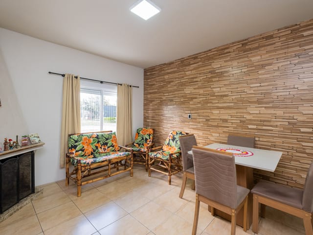 Casa com 270m² 2 quartos e 2 banheiros, à venda, no bairro Laranjal em Pelotas